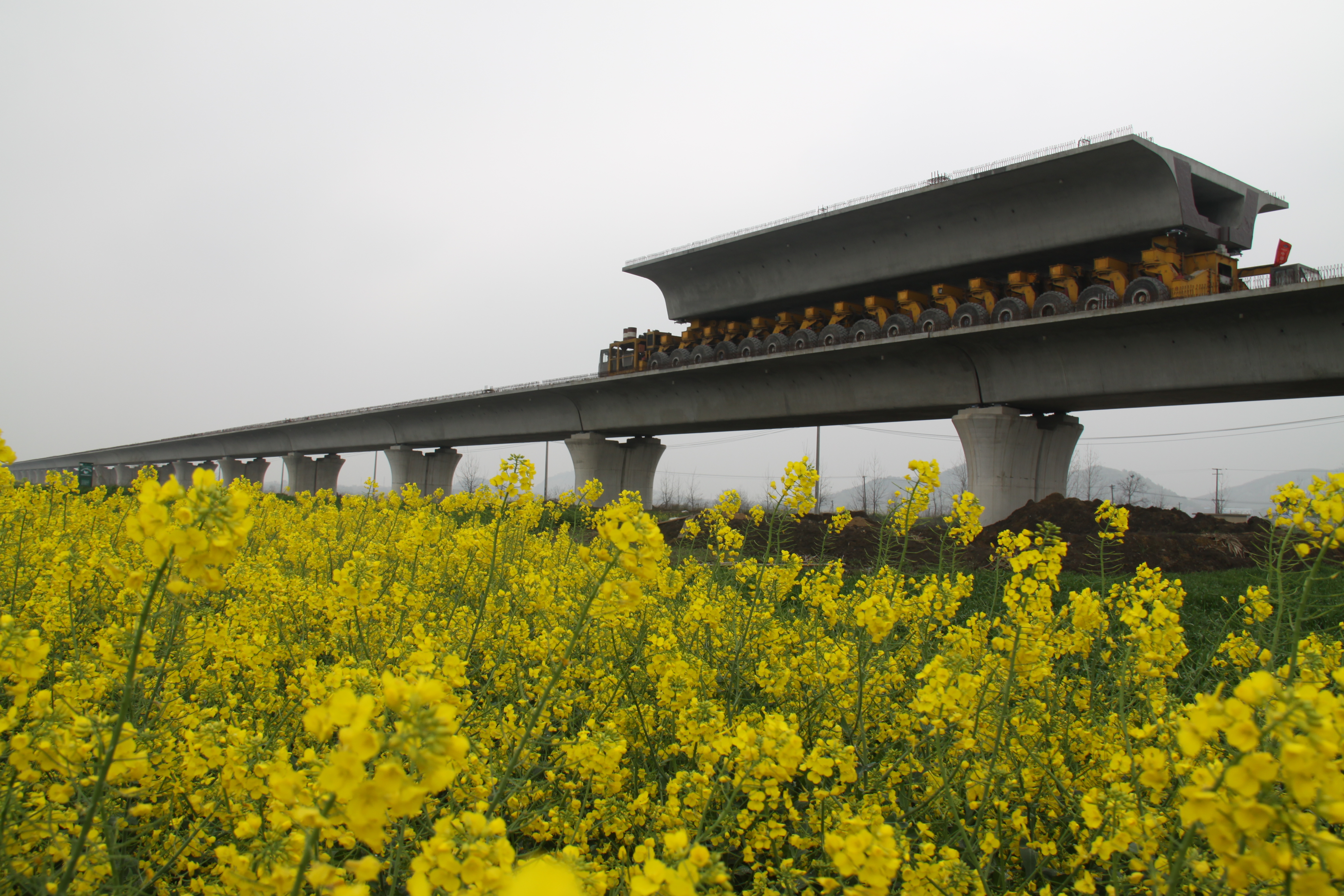 運(yùn)梁車(chē)